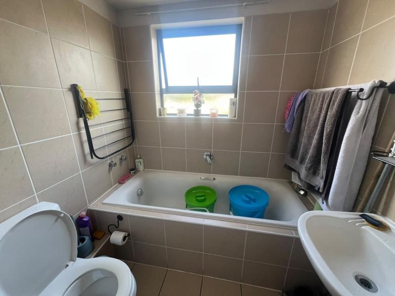 To Let 2 Bedroom Property for Rent in Lansdowne Western Cape